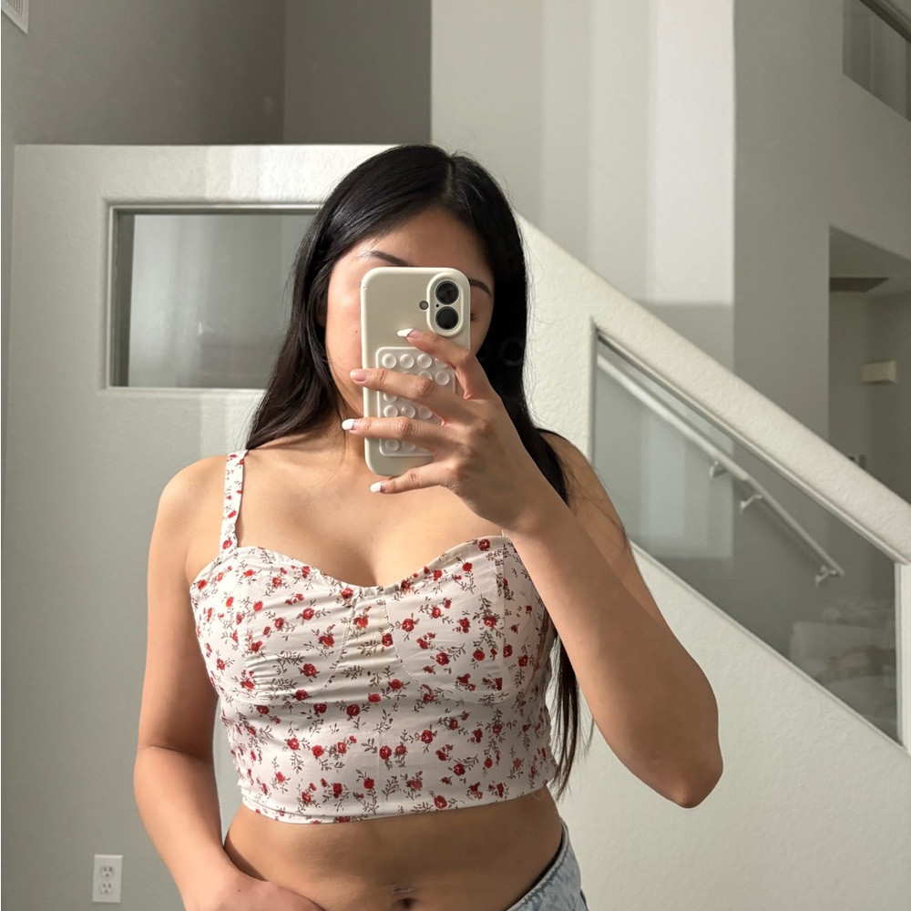 SHEIN Red Floral White Crop Top